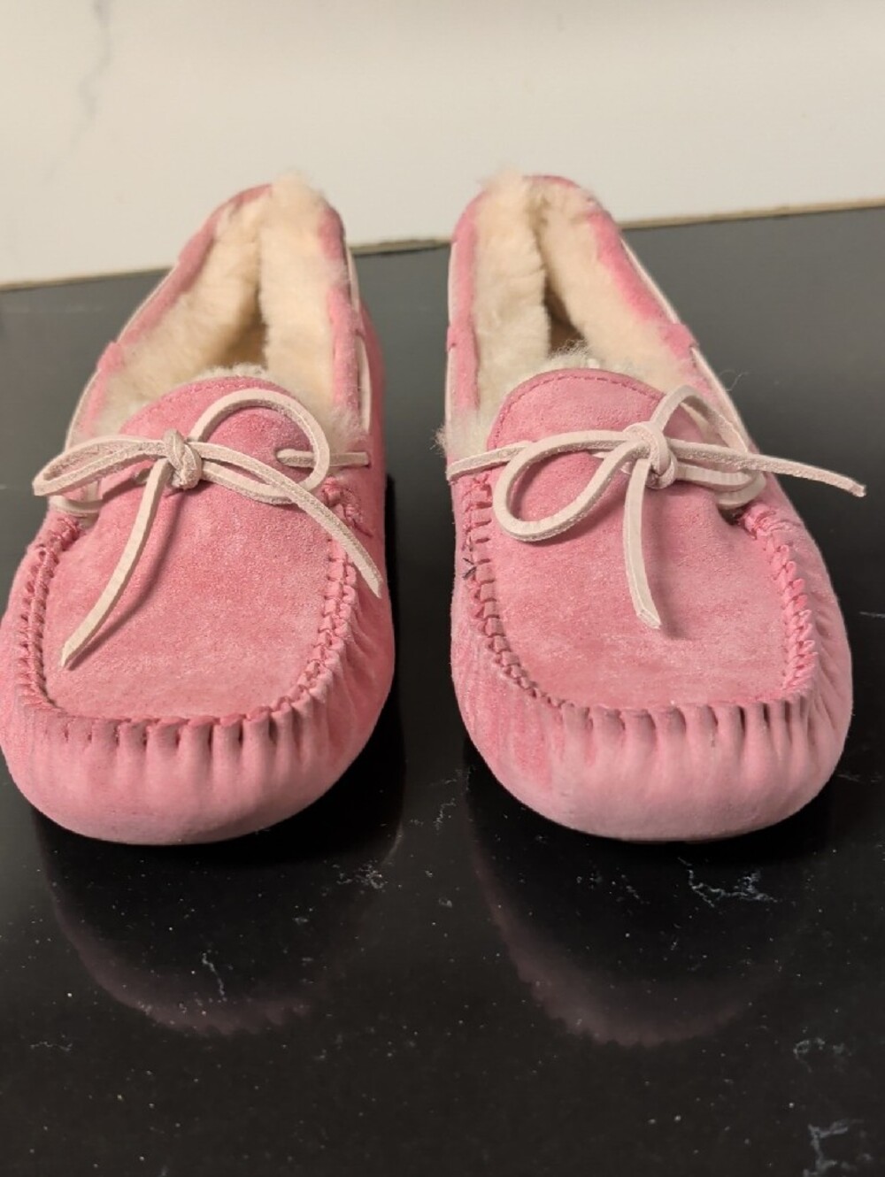 UGG Dakota Breast Cancer Awareness Slippers Size 8 Used Excellent